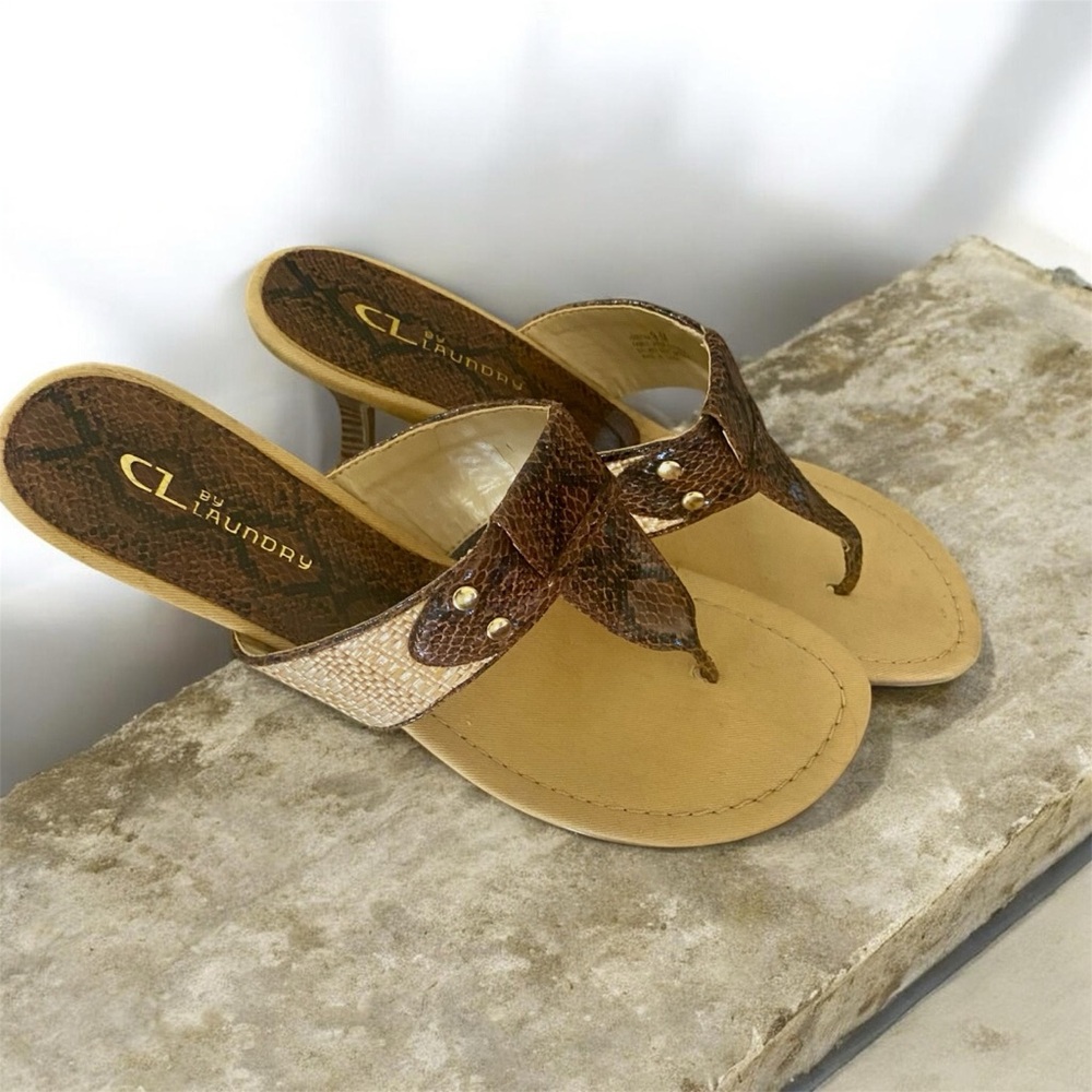 CL by Laundry Tan & Brown Snake-Print Raffia Thong Kitten Heel Sandals Sz 9.5